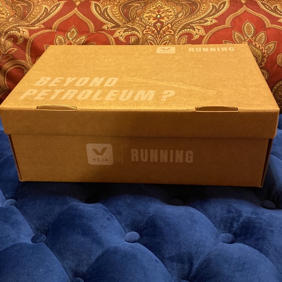 NWT Veja black sneakers EU size 40 (women’s 8 1/2-9/men’s 7).Brand new with box. - Picture 11 of 14